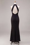 Vestido formal largo de sirena negra con cuello halter y encaje