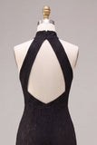 Vestido formal largo de sirena negra con cuello halter y encaje