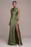 Vestido formal largo de satén sirena sirena oliva con escote largo y abertura