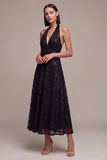 Vestido formal midi sin espalda sin espalda negro con cuello halterdo