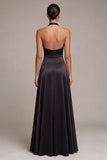 Vestido formal largo de satén negro de satén en forma de A con escote halter
