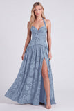 Corsé espresso de línea A con escote halter, encaje floral con encaje en la espalda y largo vestido de dama de honor con abertura
