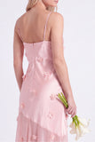 Vestido largo de dama de honor de tirantes finos de satén rosa con flores 3D