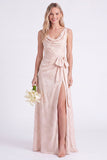 Vestido largo de dama de honor con cuello de flor rosa y cuello en forma de capucha