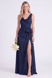 Vestido largo de dama de honor con cuello de flor rosa y cuello en forma de capucha