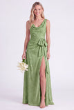 Vestido largo de dama de honor con cuello de flor rosa y cuello en forma de capucha