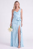Vestido largo de dama de honor con cuello de flor rosa y cuello en forma de capucha