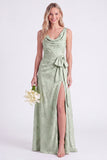Vestido largo de dama de honor con cuello de flor rosa y cuello en forma de capucha