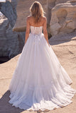 Corsé blanco de línea en A, cintura vasca y vestido de novia largo