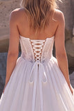 Corsé blanco de línea en A, cintura vasca y vestido de novia largo