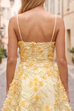 Vestido corto de bienvenida con bordado amarillo de perlas y aplique florales 3D