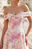 Vestido corto rosa de hombros descubiertos floral en línea A