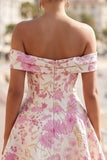 Vestido corto rosa de hombros descubiertos floral en línea A