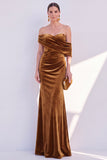 Vestido formal burdeos de terciopelo fruncido con hombros de sirena