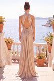 Vestido formal largo y envainado con capçalera champán y cola