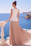 Vestido formal largo de cuello bateau plisado en línea A blanca y champán