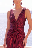 Vestido formal largo de sirena metálica burdeos con abertura