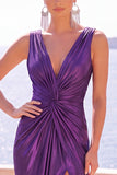 Vestido formal largo de sirena metálica burdeos con abertura