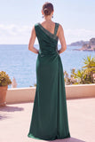 Vestido formal sirena asimétrico con cuello y fruncido verde oscuro