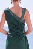 Vestido formal sirena asimétrico con cuello y fruncido verde oscuro