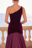 Vestido maxi fruncido de terciopelo sirena de un solo hombro burdeos