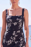 Vestido formal largo con funda floral de jacquard y cuello cuadrado azul con abertura