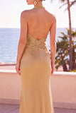 Blush con cuello halter y lentejuelas bordado sirena fruncido con cuentas y vestido largo formal