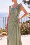 Verde salvia con escote en V con escote en V y apliques florales 3D funda Vestido formal largo
