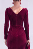 Vestido de Madre de la Novia de manga larga de terciopelo bodycon escote en V verde oscuro y abertura