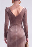 Vestido de Madre de la Novia de manga larga de terciopelo bodycon escote en V verde oscuro y abertura