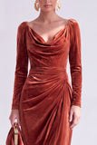 Vestido de Madre de la Novia de manga larga de terciopelo bodycon escote en V verde oscuro y abertura