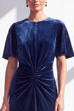 Vestido de terciopelo azul oscuro de terciopelo fruncido de la madre de la novia