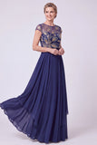 Vestido largo de Madre de la Novia con cuello ilusión azul marino con cuentas y collar