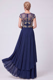 Vestido largo de Madre de la Novia con cuello ilusión azul marino con cuentas y collar