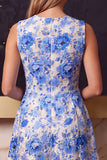Vestido de bienvenida azul con cuello redondo con estampado floral en línea A
