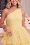 Mini vestido de bienvenida de tul amarillo de un hombro con volantes
