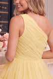 Mini vestido de bienvenida de tul amarillo de un hombro con volantes
