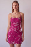 Vestido corto de bienvenida con tirantes finos florales con cuentas
