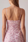 Vestido corto de bienvenida con tirantes finos florales con cuentas