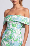 Vestido corto verde corto de bienvenida con estampado floral sin tirantes
