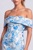 Vestido corto verde corto de bienvenida con estampado floral sin tirantes