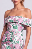 Vestido corto verde corto de bienvenida con estampado floral sin tirantes