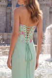 Vestido largo de graduación floral de baile de fin de curso sin tirantes de sirena verde salvia con bordados