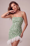 Vestido de Homecoming verde bodycon escote cuadrado con flecos de lentejuelas y bajo asimétrico con volantes