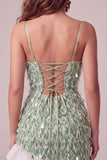Vestido de Homecoming verde bodycon escote cuadrado con flecos de lentejuelas y bajo asimétrico con volantes