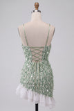 Vestido de Homecoming verde bodycon escote cuadrado con flecos de lentejuelas y bajo asimétrico con volantes