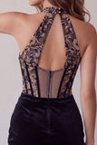 Corsé negro con capestro de terciopelo fruncido y escote en V profundo vestido de bienvenida con bordado