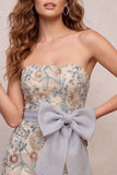 Vestido corto de bienvenida a casa, lentejuelas bodycon color gris claro, tirantes con cuentas y lazo.