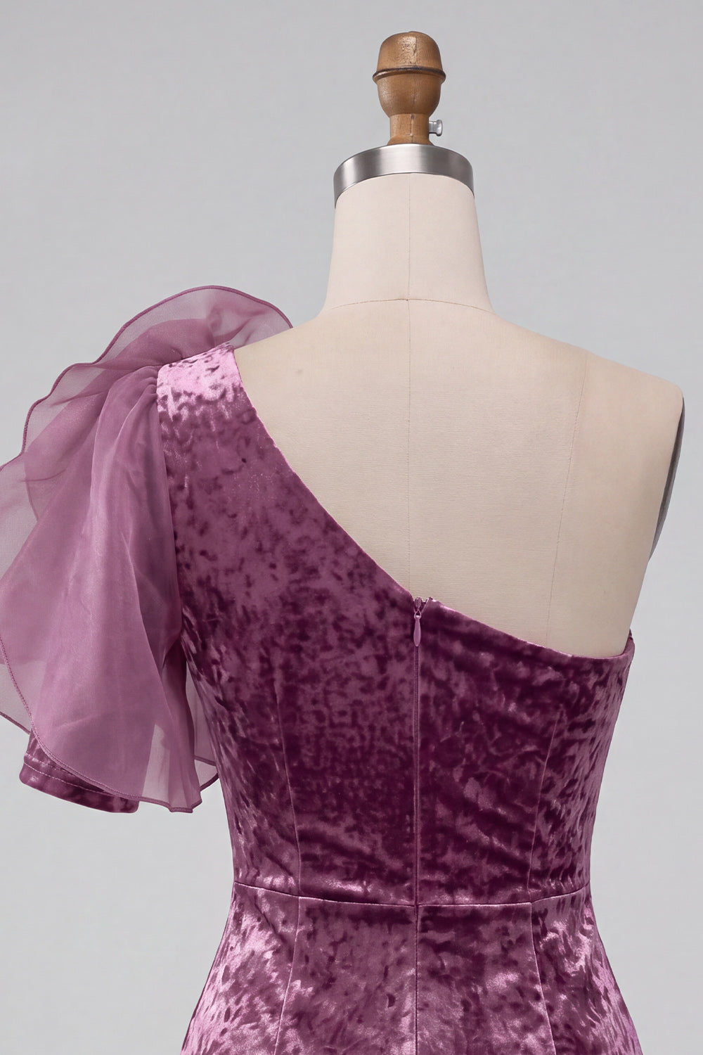 Vestido de cóctel vintage de terciopelo malva con un solo hombro y flor 3D