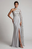 Vestido de madre de la novia de vaina gris, cuello alto y un hombro largo